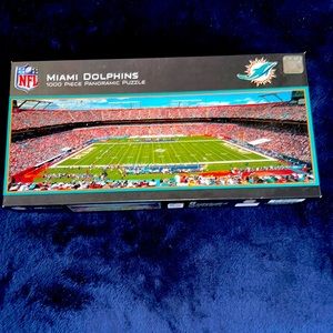 Never opened 1,000 piece NFL Miami Dolphins Panoramic Puzzle
